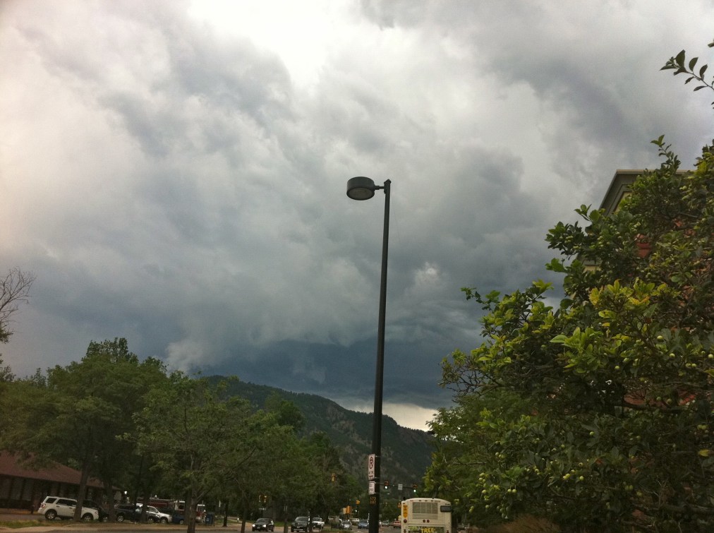 The afternoon thunderstorm&nbsp;approaches
